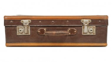 Beyaz arkaplanda izole edilmiş eski bavul