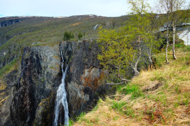 Voringsfossen Şelalesi manzarası, Mabodalen Vadisi Norveç. Ulusal Turist Hardangervidda Yolu, Eidfjord, Hardangerous fjord, Norveç.