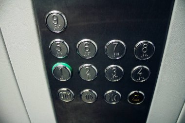 İşletme Binası asansör düğmeleri