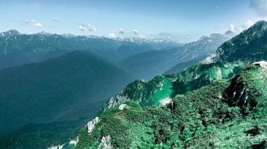 Dağ doruklarına sis manzara peyzaj