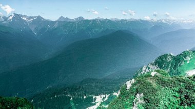 Dağ doruklarına sis manzara peyzaj