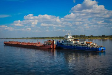 kargo ile River'da mavna