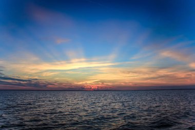 Gün batımı göl manzara