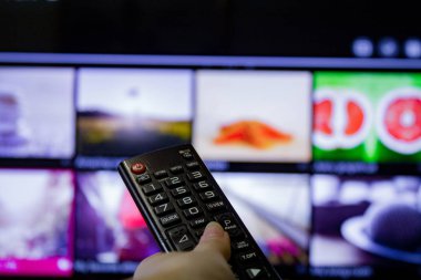 TV izlemek ve uzaktan kumanda kullanmak