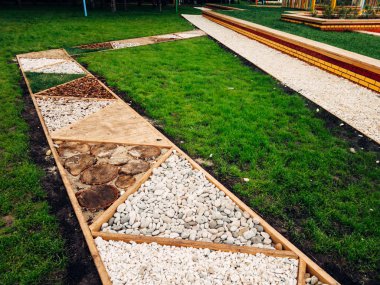 parktan geçen patika