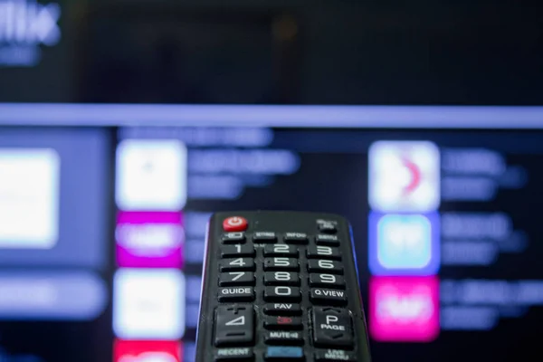 TV izlemek ve uzaktan kumanda kullanmak