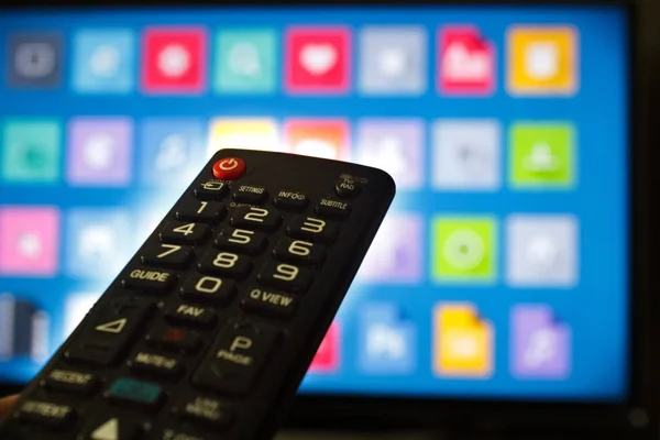 TV izlemek ve uzaktan kumanda kullanmak