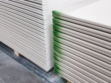 Alçıpan ve paketindeki.