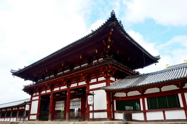 Todai-ji templet Daibutsuden Hall, världens största trä bui — Stockfoto