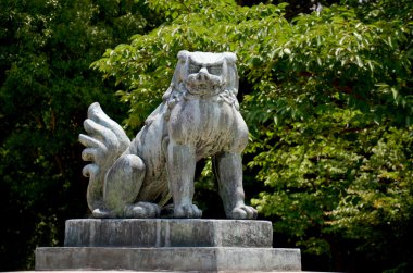 Aslan koruyucu heykeli, Hokoku Tapınak Osaka Castle Park
