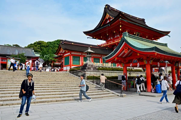 Japonés y viajero extranjero caminando en el interior de Fush — Foto de Stock