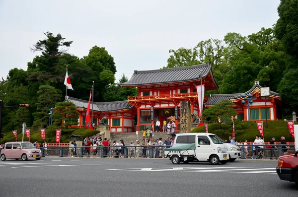 Carretera de tráfico con gente japonesa y viajero extranjero caminando — Foto de Stock