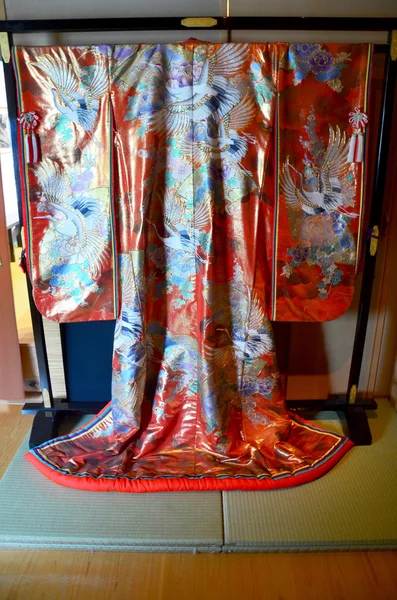 显示旅行者在加贺浮世绘博物馆的和服 — 图库照片