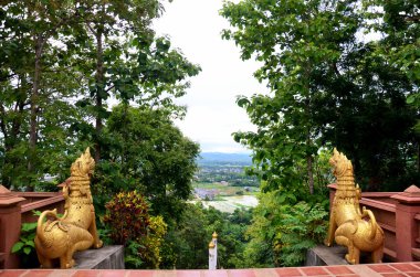 Nan CIT havadan görünümü manzara ile merdiven Singha heykeli