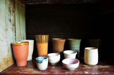 Birçok seramik bardak tasarımı