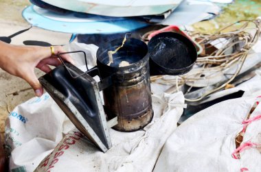 Arıcı aletleri olduğunu araçlar için duman