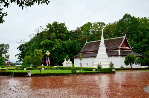 Ναό Wat Phra ότι Chae Haeng ενώ βρέχει Nan, Ταϊλάνδη — Φωτογραφία Αρχείου