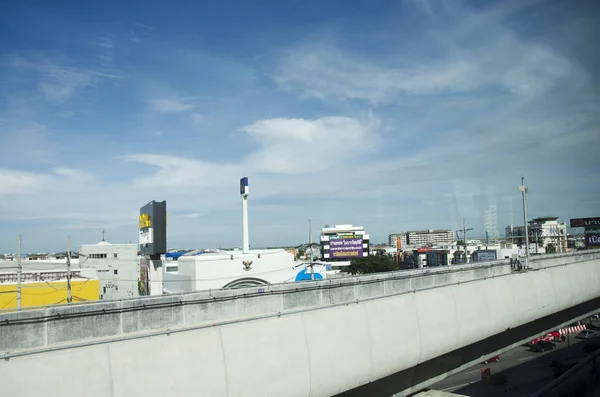 Vista da cidade de Nonthaburi a partir do skytrain MRT Purple Line — Fotografia de Stock