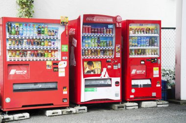 Otomatik makine insanlar için otomat kırmızı kasık, alkolsüz içecek satın almak