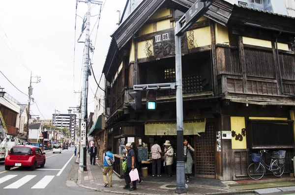 Verkeer weg met Japanse mensen als buitenlander reiziger shoppin — Stockfoto