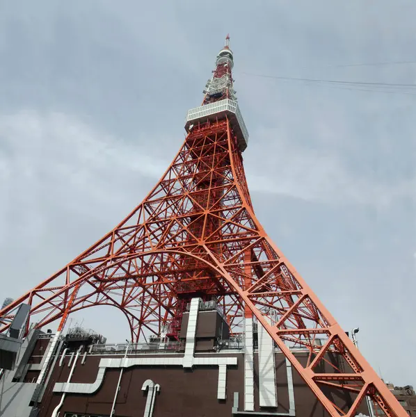 Torre de Tokio lamdmarks para los japoneses y los viajeros extranjeros — Foto de Stock