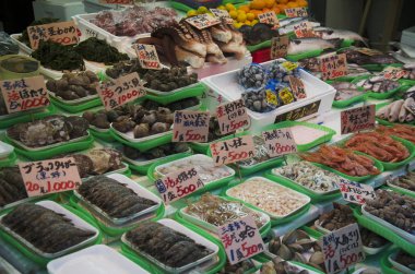 Japonca için insanlar ve yolcuları Caddesi üzerinde Satılık gıda insanlar 