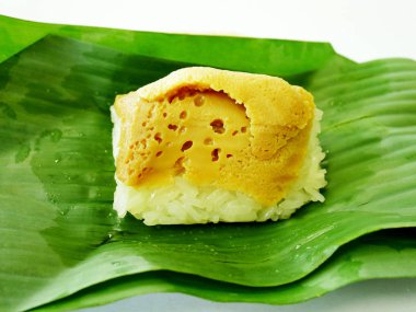 Tay tatlı adı Khao Neeo Sangkaya muz yaprak üzerinde