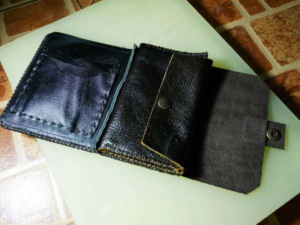 Meine handgemachten Portemonnaies Leder aus Krokodilleder — Stockfoto