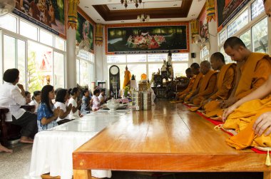 Tay insanlar hak ile ölüm ya da ölü ritüel 100 100 gün katılın. 