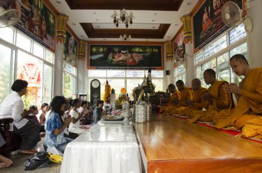 Tay insanlar hak ile ölüm ya da ölü ritüel 100 100 gün katılın. 