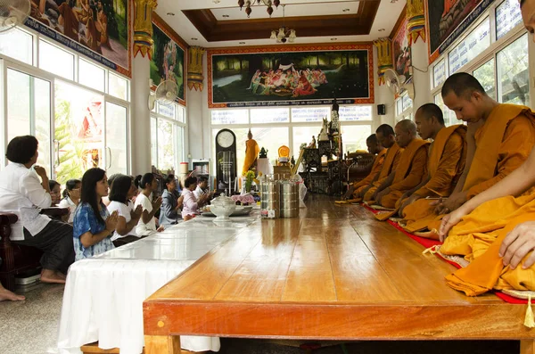 Tay insanlar hak ile ölüm ya da ölü ritüel 100 100 gün katılın. 