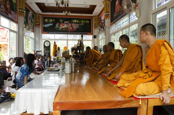 Tay insanlar hak ile ölüm ya da ölü ritüel 100 100 gün katılın. 