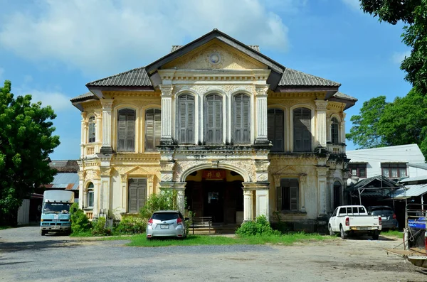 Antiguo estilo clásico de la casa Sino-Portugués arquitectura en phuk antiguo — Foto de Stock