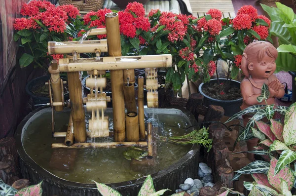 Turbina bálázó bambusz és babák kerámia-dekoráció-gar — Stock Fotó