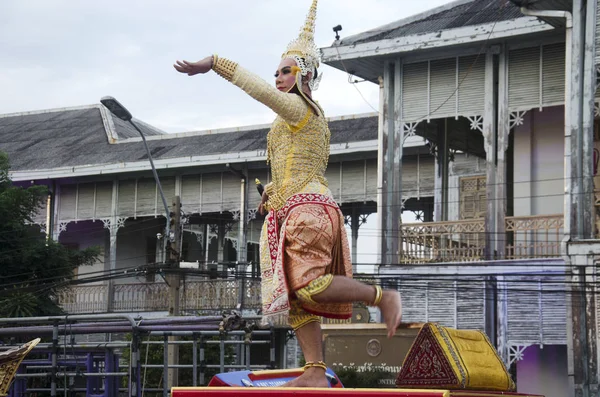 Les gens dansant masque thaï suprême ou Khon danse style thaï drame — Photo