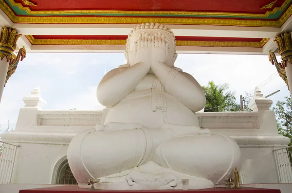 Estatua de buddha gorda blanca ojo ciego o ver ningún buddhas mal st — Foto de Stock