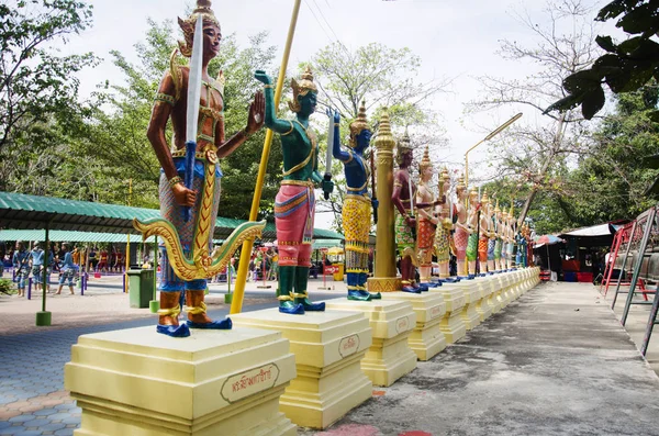 Colorido muchos ángel y dios tailandés y estatua de estilo hindú —  Fotos de Stock