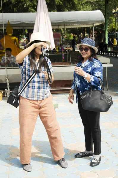 Thaise vrouw opleiding oude vrouwen over nemen foto gouden grootste Sh — Stockfoto