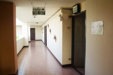 Otel içinde sabah zamanında çıkma patika ve yangın