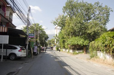 Ziyaret ve alışveriş w Tay insanlar ve foreingner travlers