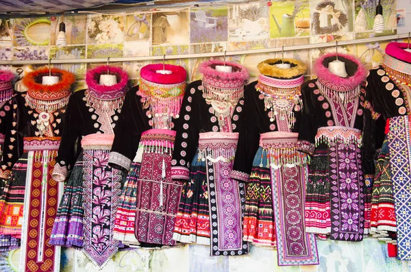 Costume da donna tradizionale etnico Hmong shop per peop — Foto Stock