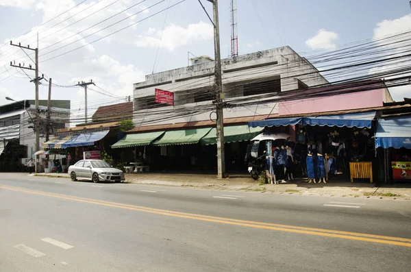 Mercado callejero corbata batik teñido ropa Mauhom índigo natural col —  Fotos de Stock