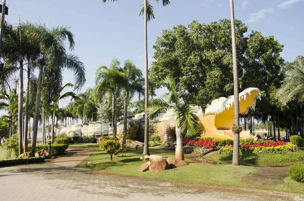 Large crocodile statue name Chalawan in public park for people v — Stock Photo, Image