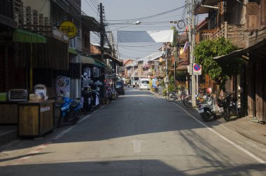 Sabah: Loei, Thailand içinde Chiang kavak Köyü'nde küçük sokakta.