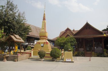 WAT Si Khun Mueang Tapınağı Tay insanlar saygı ve wi dua için