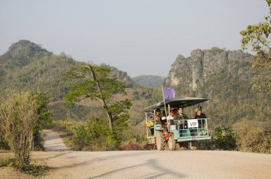 Tay insanlar traktör Servisi yolcuları tur Phu Pa Po mou için kullanın.