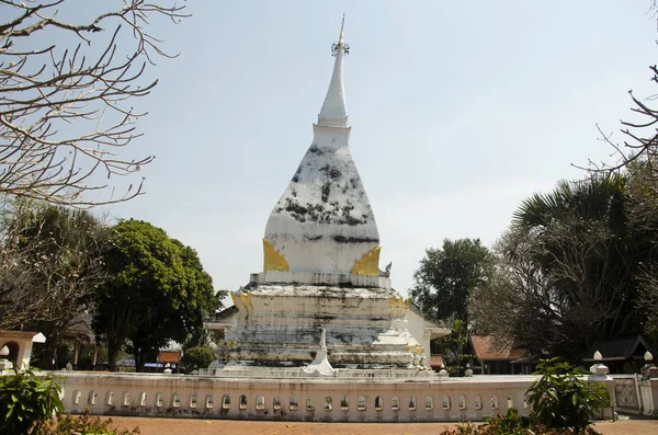 Wat Phra Que Si Song Rak arquitectura del templo está en el Lan Chan — Foto de Stock