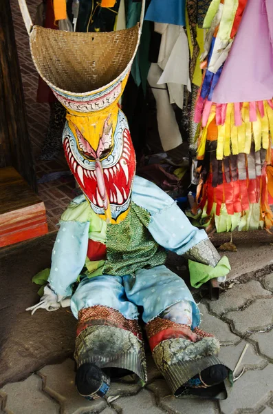 Máscara y disfraz Phi Ta Khon del Festival Fantasma también conocido como Bun —  Fotos de Stock