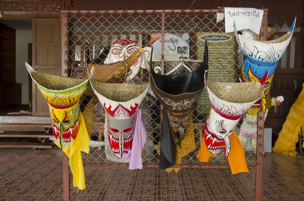 Máscara y disfraz Phi Ta Khon del Festival Fantasma también conocido como Bun —  Fotos de Stock