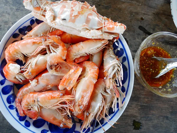 蓝蟹和虾或辣虾蒸花蟹 — 图库照片